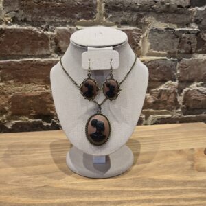 Black On Brown Cameo Pendant And Earring Set